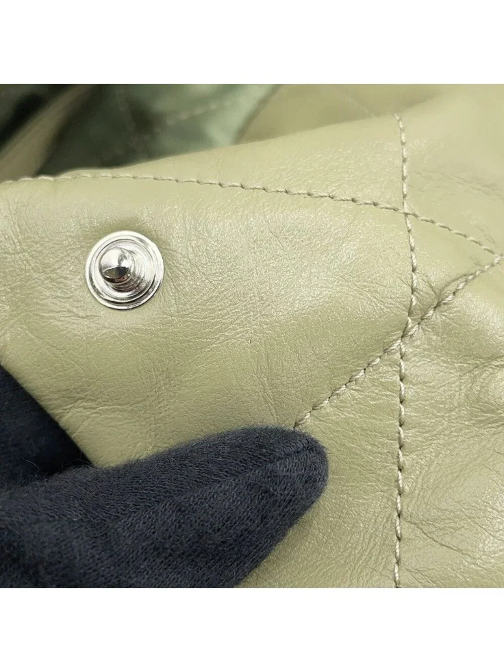 Chanel Handbag 22 Quilted Small Shiny Calf Leather
